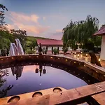 Bányahegyi Erdei Nyugalom és Wellness Erdész&vadászház Bed and breakfast