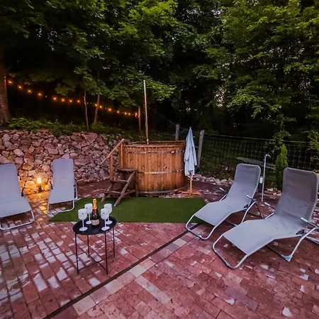 Bed & Breakfast Banyahegyi Erdei Nyugalom Es Wellness Erdesz & Vadaszhaz Tardos