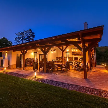 Bed & Breakfast Banyahegyi Erdei Nyugalom Es Wellness Erdesz & Vadaszhaz Tardos