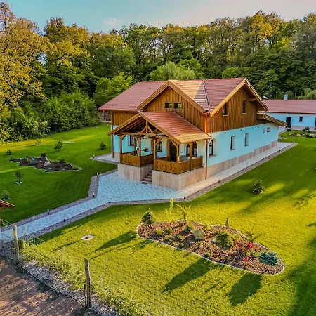 Bed & Breakfast Banyahegyi Erdei Nyugalom Es Wellness Erdesz & Vadaszhaz